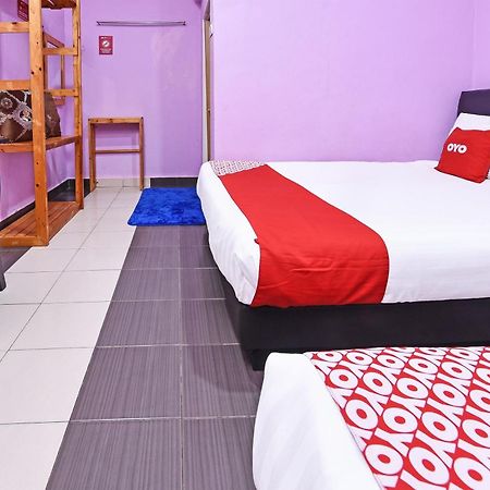 Oyo 90561 Awan Biru Motel Пантай Ченанг Екстериор снимка