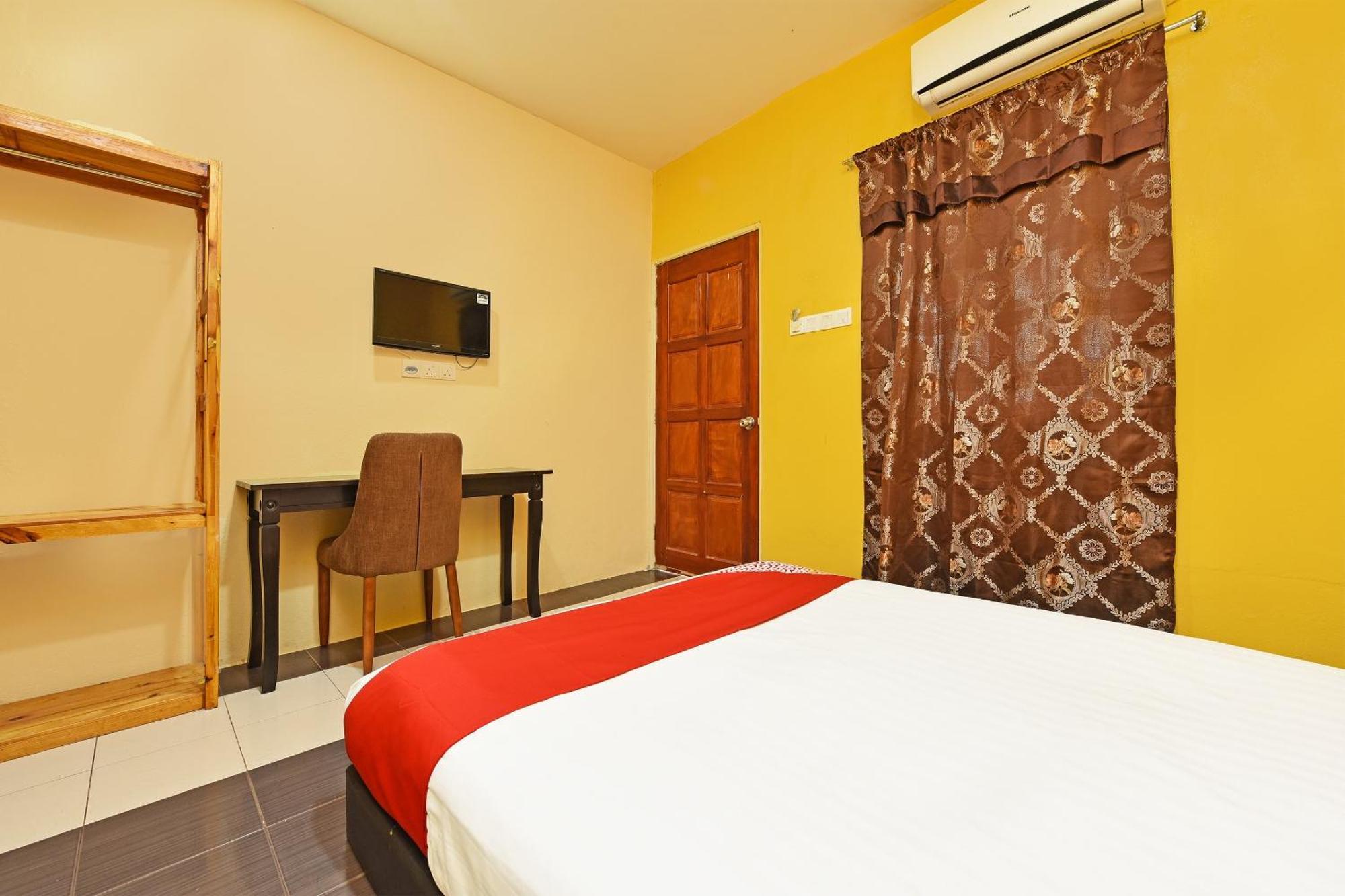 Oyo 90561 Awan Biru Motel Пантай Ченанг Екстериор снимка