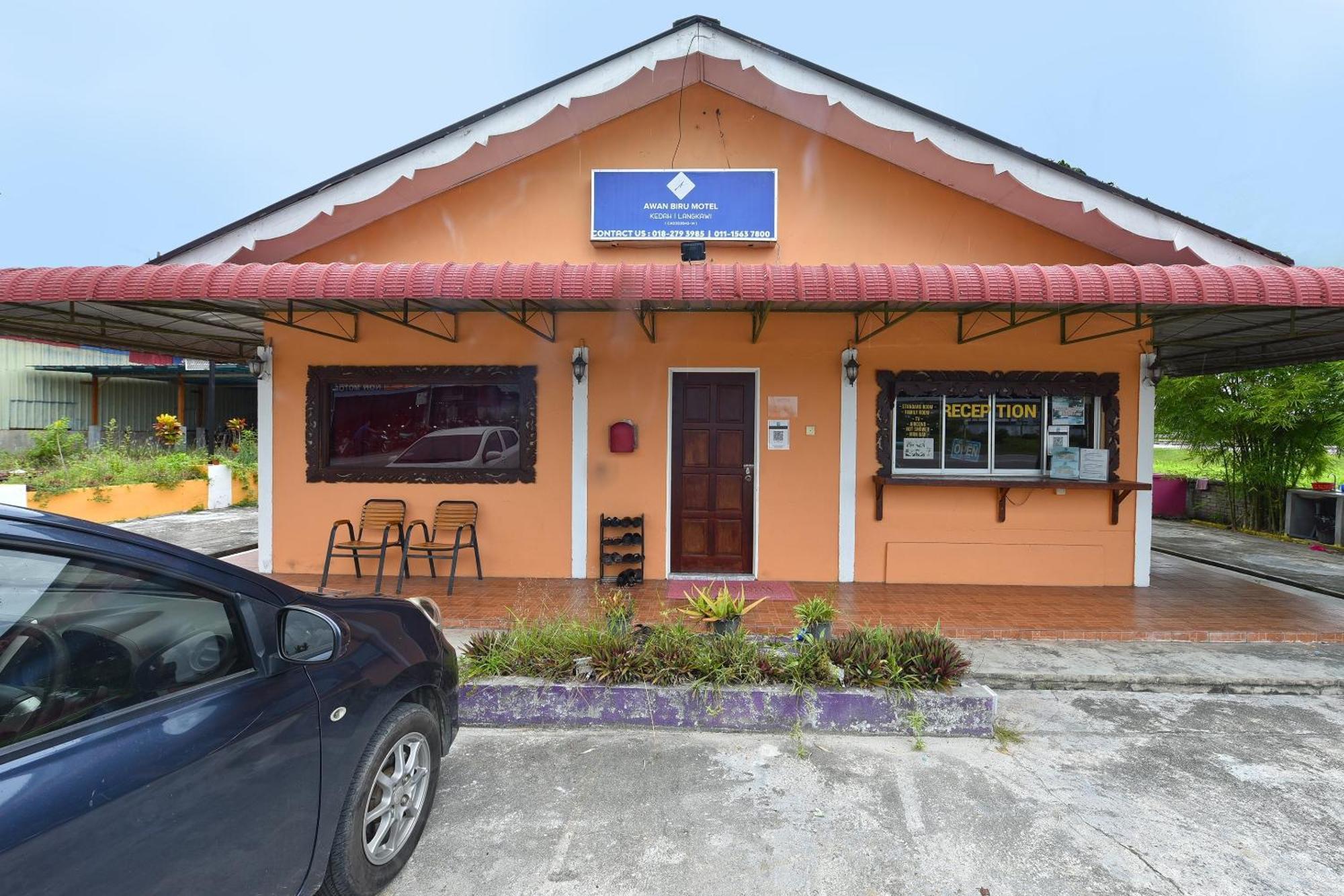 Oyo 90561 Awan Biru Motel Пантай Ченанг Екстериор снимка