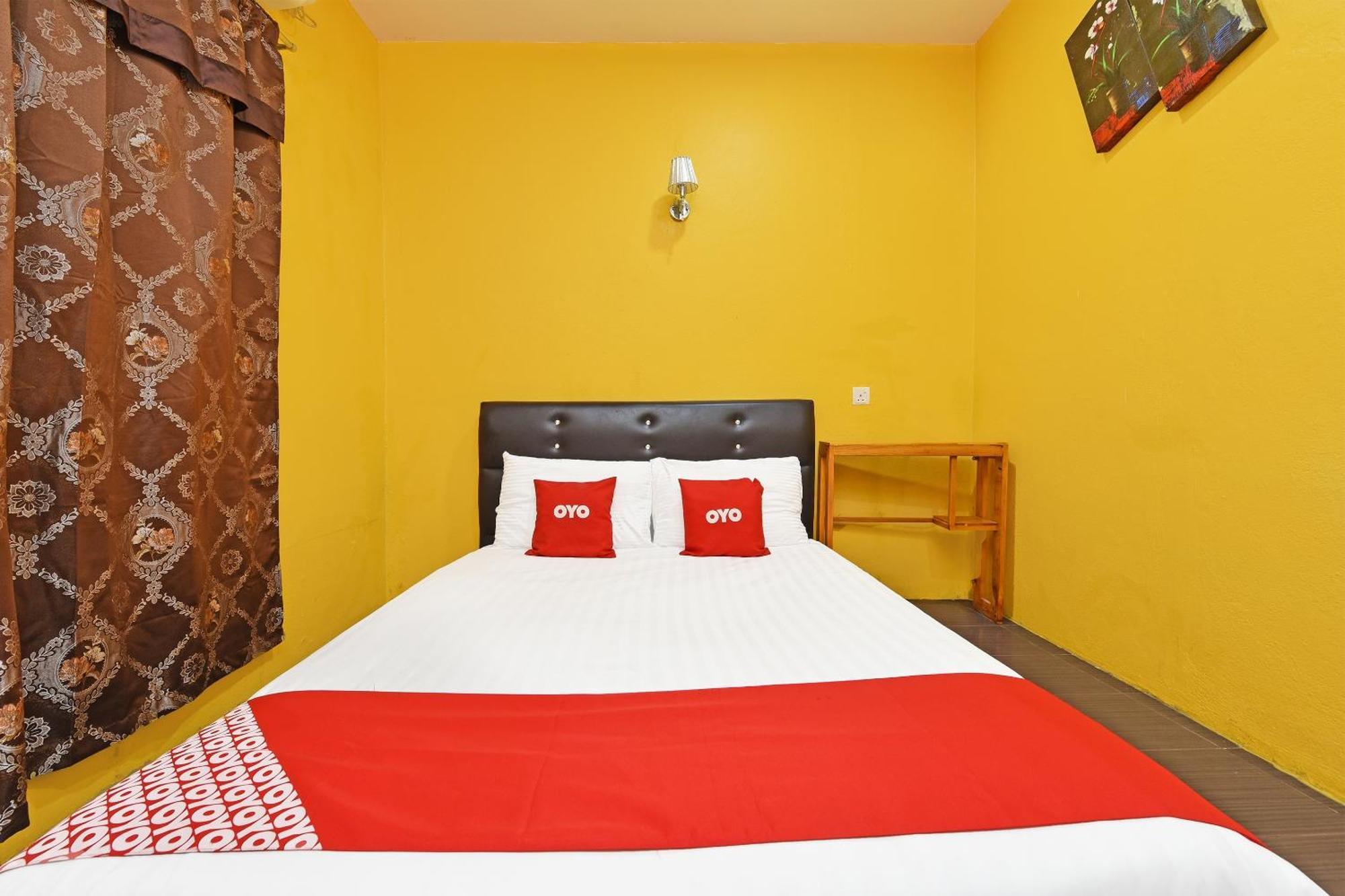 Oyo 90561 Awan Biru Motel Пантай Ченанг Екстериор снимка