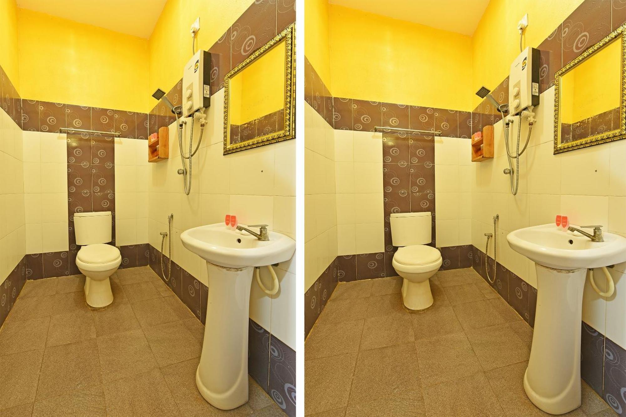 Oyo 90561 Awan Biru Motel Пантай Ченанг Екстериор снимка
