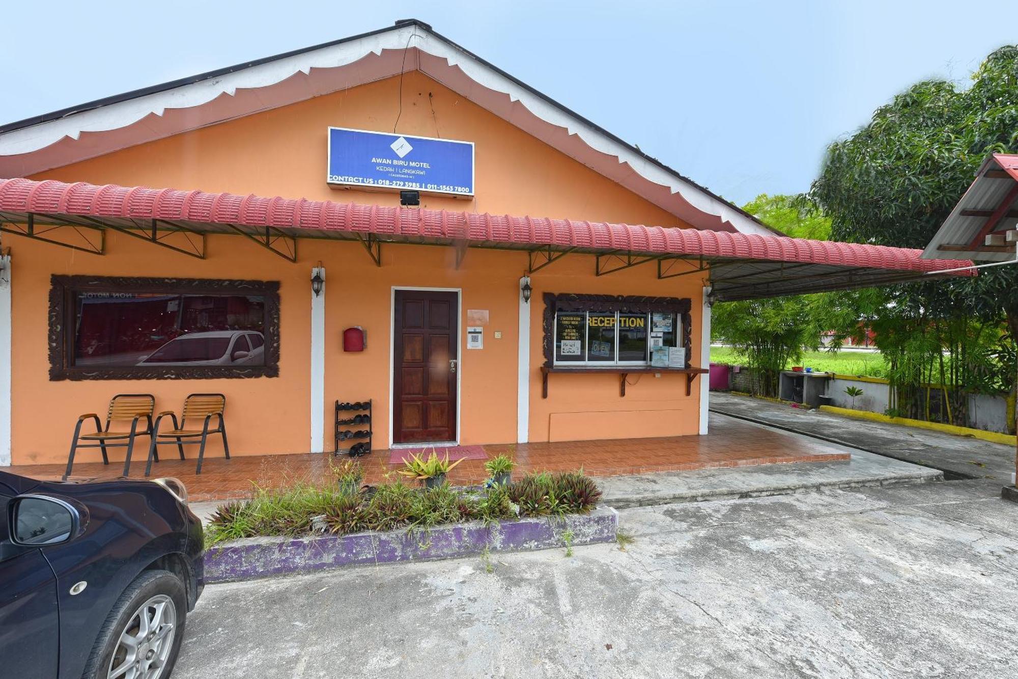 Oyo 90561 Awan Biru Motel Пантай Ченанг Екстериор снимка