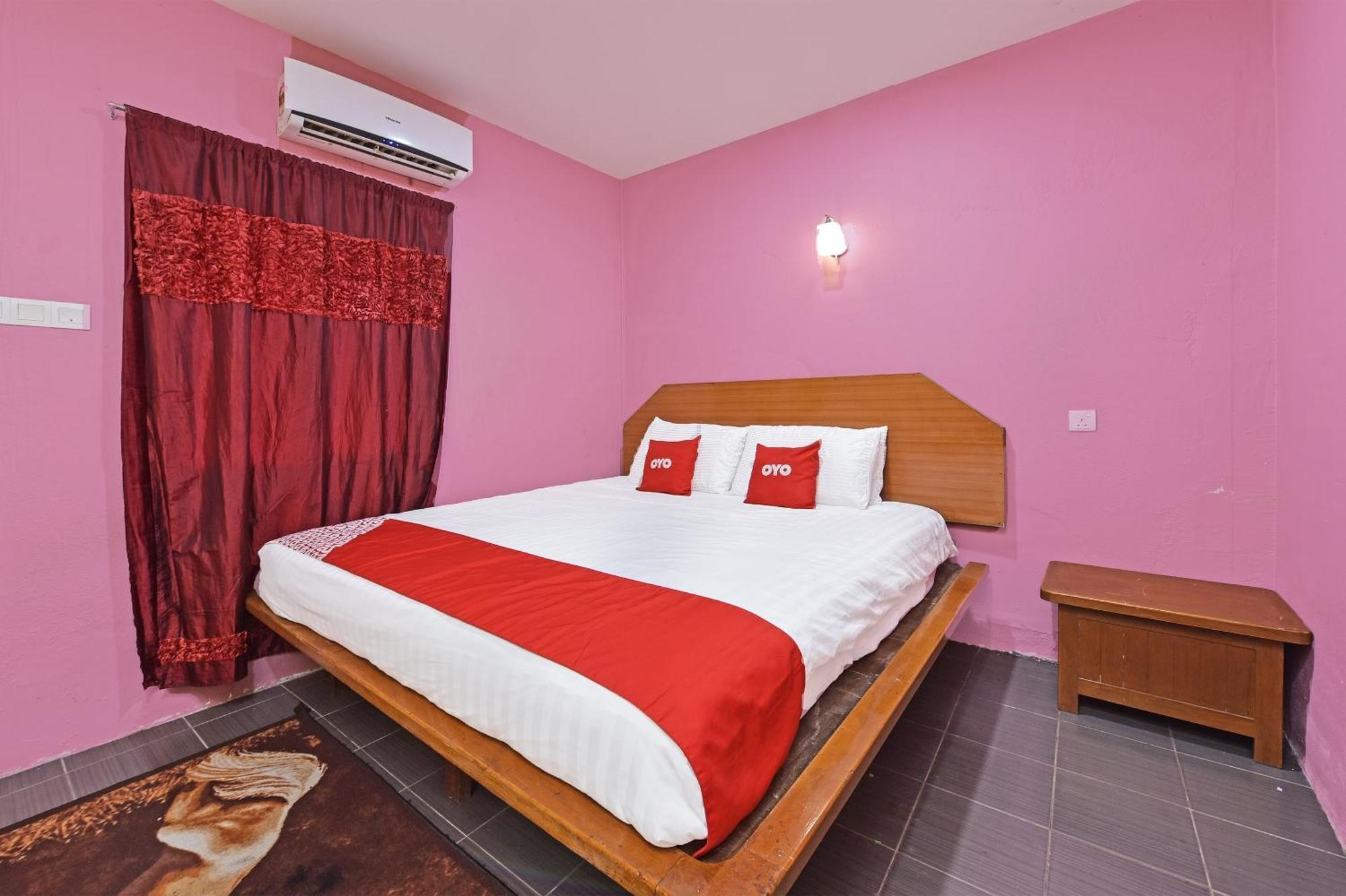Oyo 90561 Awan Biru Motel Пантай Ченанг Екстериор снимка