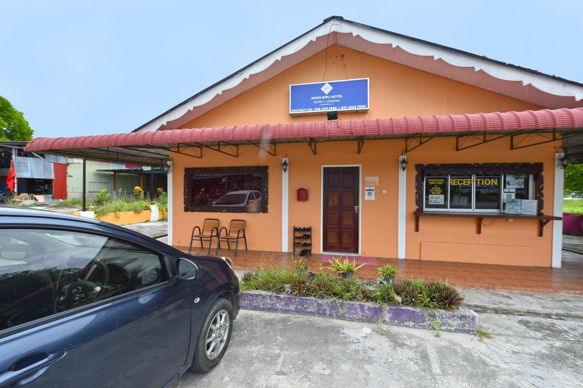 Oyo 90561 Awan Biru Motel Пантай Ченанг Екстериор снимка