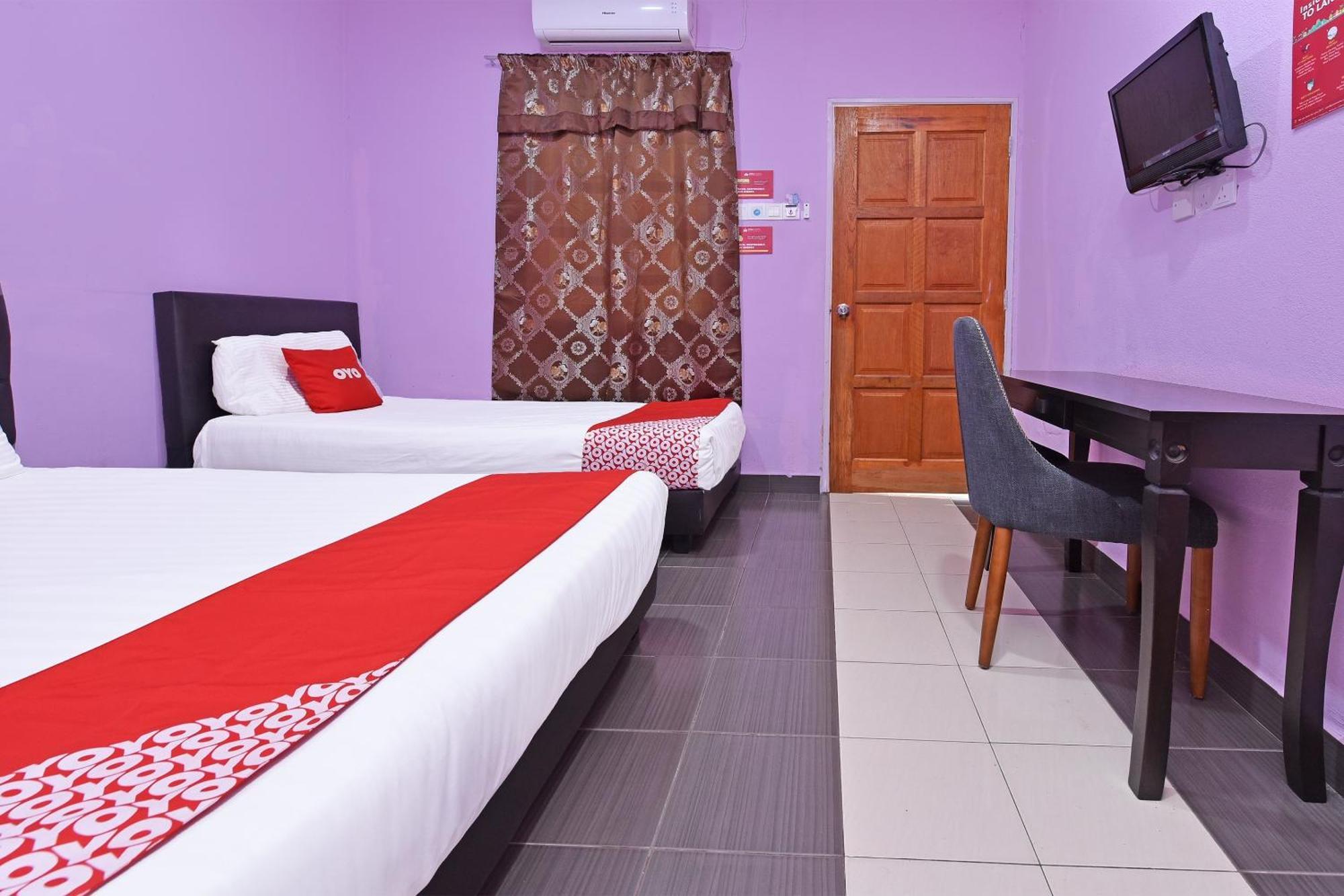 Oyo 90561 Awan Biru Motel Пантай Ченанг Екстериор снимка